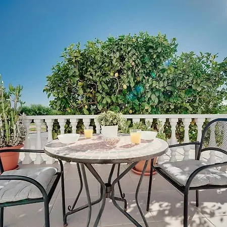 Lemon Tree Paralimni